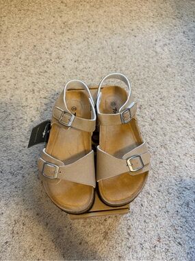 Torotto Beige Cork Footbed Buckle Sandals Size 35 NWT